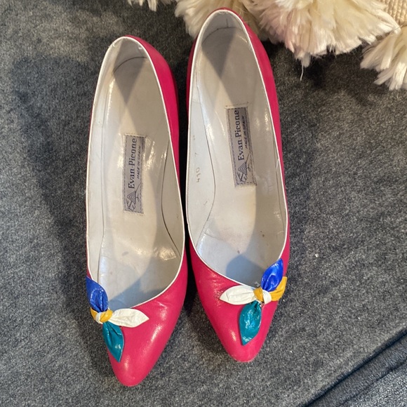 Vintage pink pumps with beautiful flowers on the toe - Picture 2 of 7